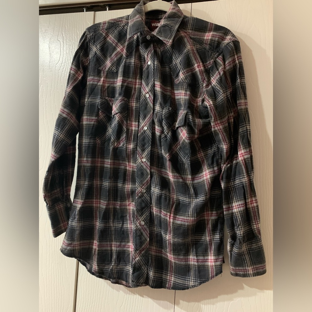 Wrangler Men's Black and Red  Plaid Shirt